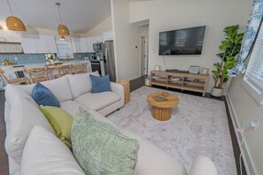 TV - Little Pearl: Newly Renovated | Walking distance to Avalon Beach Boat Ramp | Dog (Kill Devil Hills)