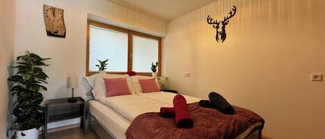 1 habitación, tabla de planchar con plancha, wifi gratis y ropa de cama