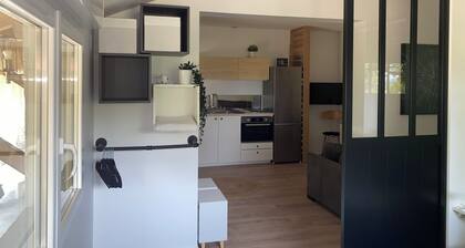 Appartement charmant et indépendant, jardin privé, vue vignes, domaine XVIIIe