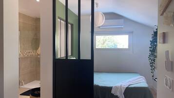 Cuna de viaje, wifi gratis, ropa de cama