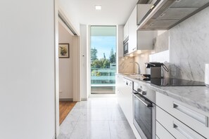 Fridge, microwave, oven, stovetop - Calas Loft by Atlantic Holiday (Funchal)
