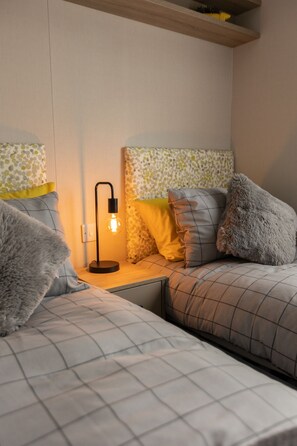 Free WiFi, bed sheets - The Beach Hut, Burghead Holiday Park (Burghead)