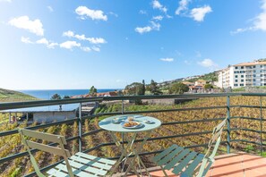 Outdoor dining - SunRising Apartment by Atlantic Holiday (Caniço)