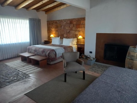Standard-Doppelzimmer, Blick auf den Weinberg | Zimmersafe, kostenloses WLAN. Tupungato Divino