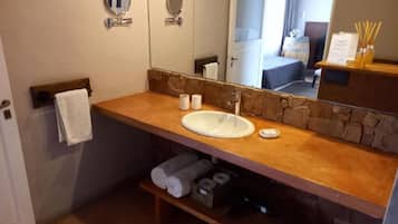 Standard dubbelrum - utsikt mot vingård | Badrum