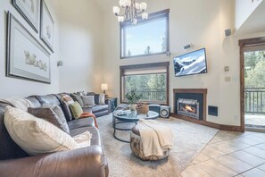 TV, fireplace, video games, DVD player - Ski In&Ski Out Penthouse 3BD and Loft, Pool, HTub (Breckenridge)