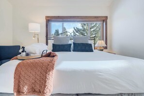 3 bedrooms, desk, iron/ironing board, travel cot - Ski In&Ski Out Penthouse 3BD and Loft, Pool, HTub (Breckenridge)