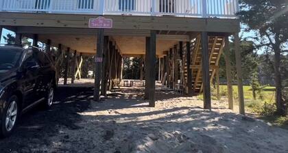 Quaint 3-Bedroom House in Charming Salvo - pet friendly!