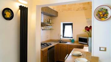 Comfort huis, uitzicht op stad | Privékeuken | Een koelkast/vriezer, een magnetron, een oven, een kookplaat