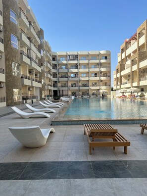 Pool - Lovely 1-bedroom apartment with AC in vibrant Hurgada (Hurgada)