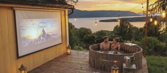 Romantic Getaway: Hot Tub, Cinema & View