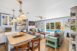 Smart TV, fireplace, offices - NearBeach/Htd Pool/OutdoorBar&Grill/KeyWestVibes (Delray Beach)