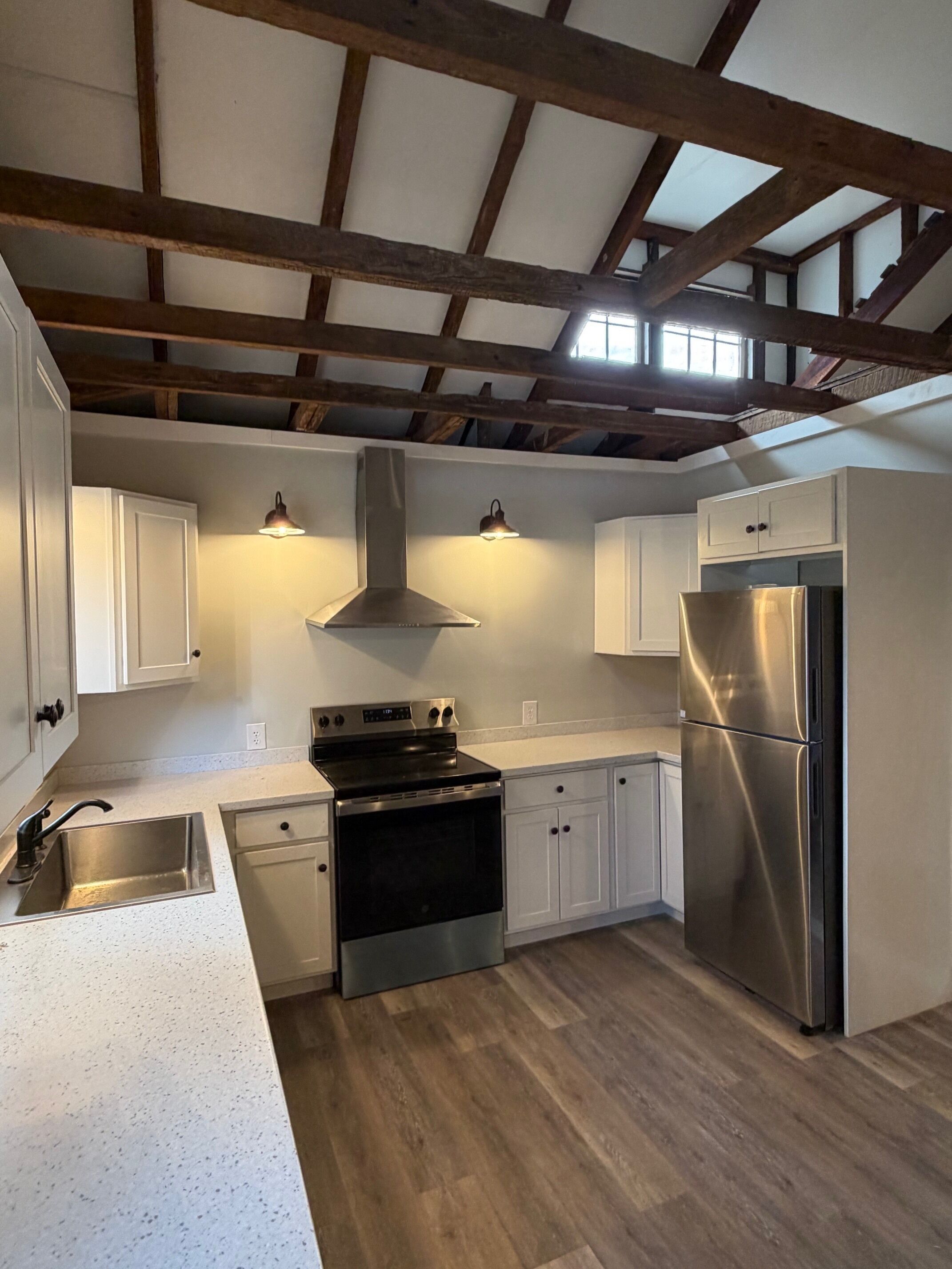 Micro-ondes, four, plaque de cuisson, lave-vaisselle