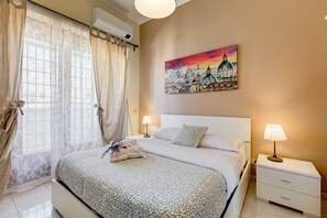 2 bedrooms, desk, iron/ironing board, travel cot - Karolina's Home, 2-BDR @Vatican (Roma)