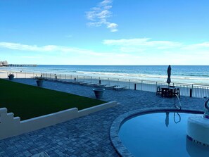 Outdoor dining - Sunny Beachfront Studio Steps from the Beach (Daytona Beach)
