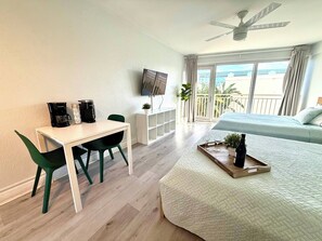 Iron/ironing board, travel cot, WiFi, bed sheets - Sunny Beachfront Studio Steps from the Beach (Daytona Beach)