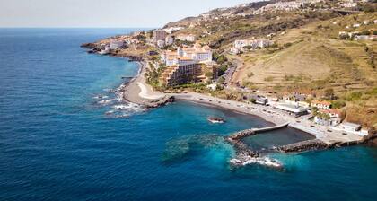 Sunrising Apartment by Atlantic Holiday