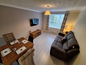 Smart TV - Modern Two Bed City Apartment (inverness)