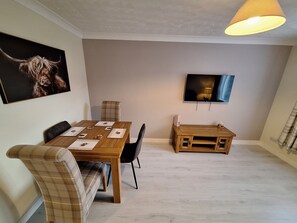 Dining - Modern Two Bed City Apartment (inverness)