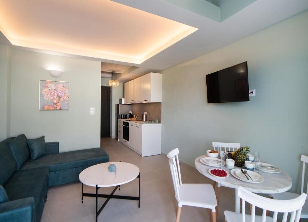 Nhà Duplex tiện nghi đơn giản, ban công, quang cảnh thành phố | Khu phòng khách | TV 