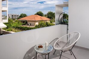 Outdoor dining - Dawn Apartments (Lefkada)