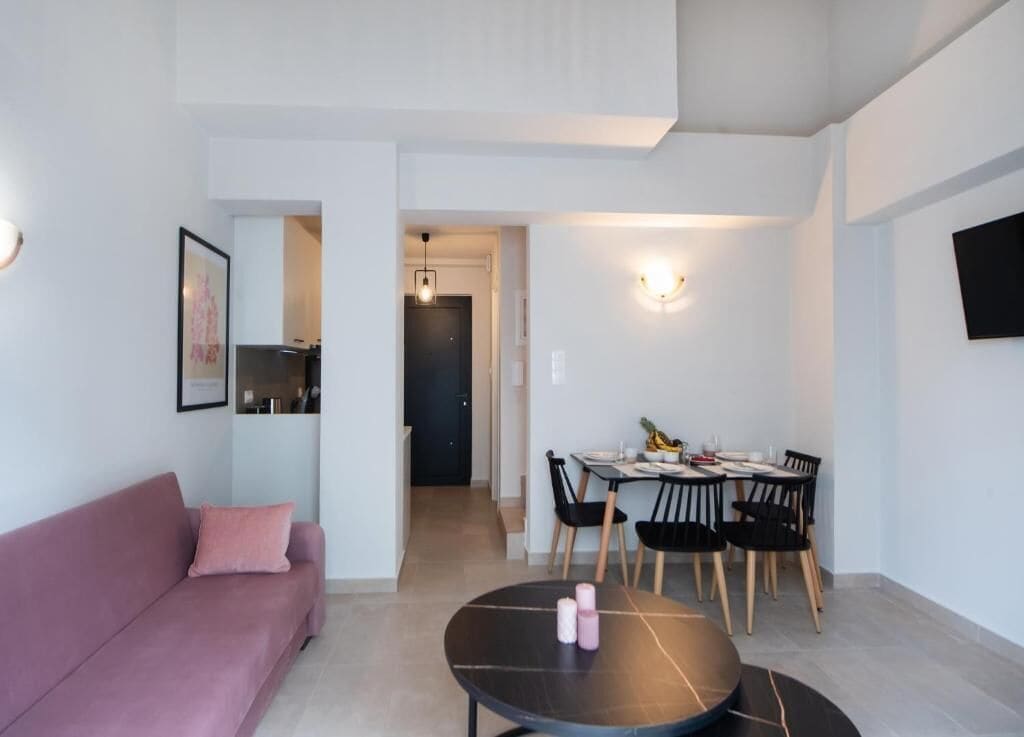 Basic Duplex, Balcony, City View | Living area