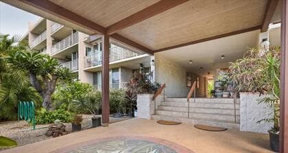 Oceanview Renovated 3BR Condo Across from Beach
