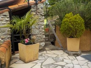 Exterior detail - Le Mas, gite, in the heart of nature, pets welcome, your spa cure 4km away (Arles-sur-Tech)