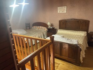 1 bedroom, iron/ironing board, free WiFi - Le Mas, gite, in the heart of nature, pets welcome, your spa cure 4km away (Arles-sur-Tech)