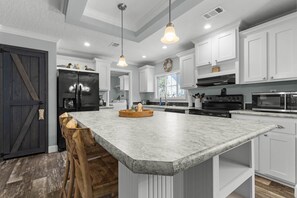 Fridge, stovetop - Fin & Feather - Steinhatchee Florida (Steinhatchee)