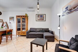 TV - Malatesta! 2 bedrooms Apt (Rome)