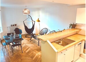 Private kitchen - Montmartre 5 minutes away, bright and quiet family apartment (Paris)