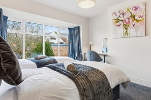 4 bedrooms, Internet - Spacious 4B home, great for families/contractors (Greater Manchester)