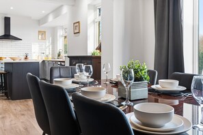 Dining - Spacious 4B home, great for families/contractors (Greater Manchester)