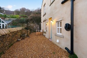 Property grounds - Beautiful Country Cottage with Views! - Sleeps 8 (Holcombe)