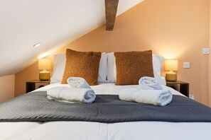 3 bedrooms, internet - Beautiful Country Cottage with Views! - Sleeps 8 (Holcombe)