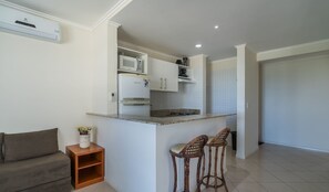 Basic Apartment | Interior - Beachfront Condominium w/ Pool in Morro das Pedras - Pros (Florianópolis)