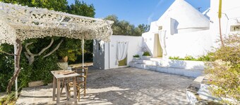 Intimate trullo with little pool and garden
