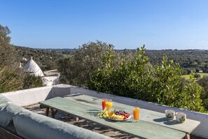 Outdoor dining - Intimate trullo with little pool and garden (Ostuni)