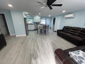 Smart TV - Canalfront 3 Bed 2 Bath Renovated House - Pet Friendly (Hudson)