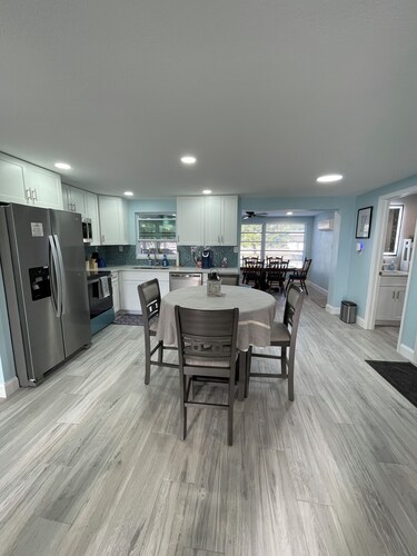 Canalfront 3 Bed 2 Bath Renovated House - Pet Friendly