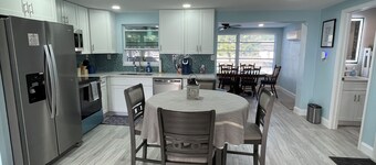 Canalfront 3 Bed 2 Bath Renovated House - Pet Friendly