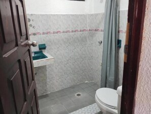 Standaard tweepersoonskamer | Badkamer