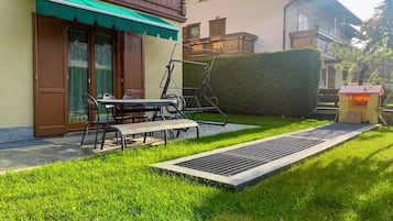 Apartment, Terrasse, Gartenblick | Speisen im Freien