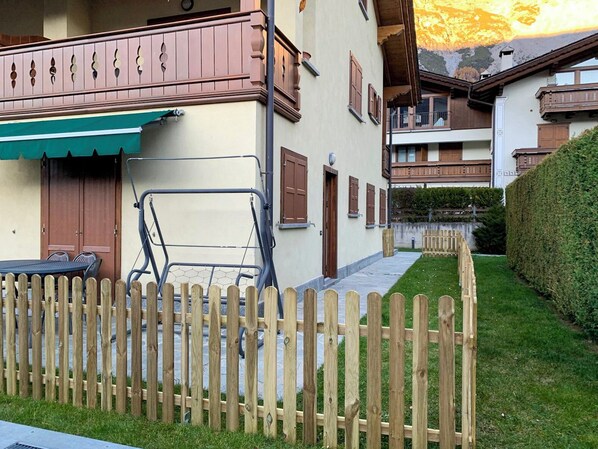 Apartamento, varanda, vista para o jardim | Área da propriedade