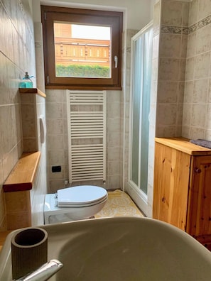 Bathroom - Villa Erica (Lombardia)