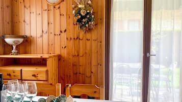 Apartment, Terrasse, Gartenblick | Speisen