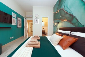 Desk, iron/ironing board, travel cot - Blonde Iris | Spacious Apartment near Piazza Mazzini (Roma)