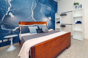 Desk, iron/ironing board, travel cot - Blonde Iris | Spacious Apartment near Piazza Mazzini (Roma)