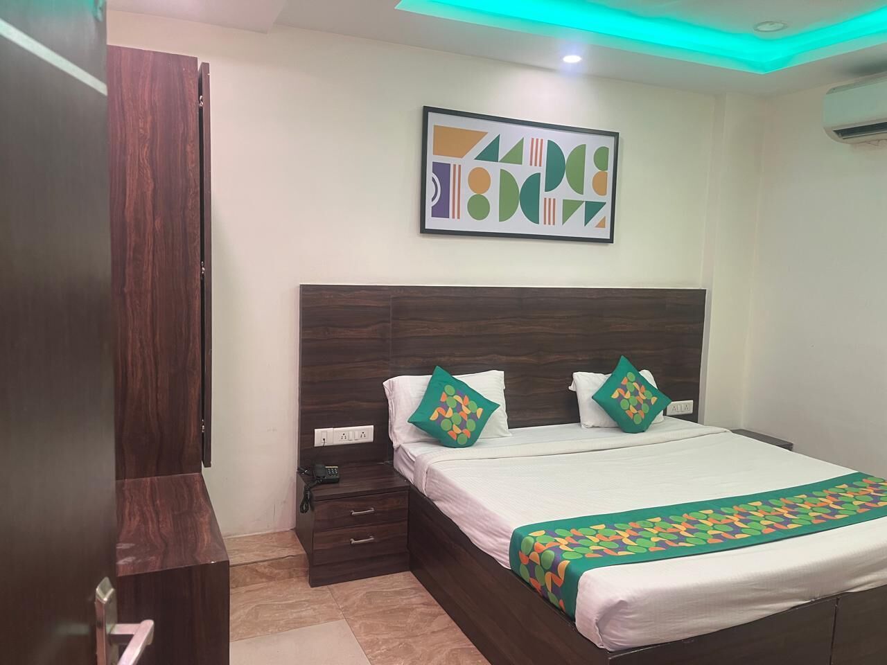 Classic Double Room, City View | Desk, laptop workspace, soundproofing, iron/ironing board